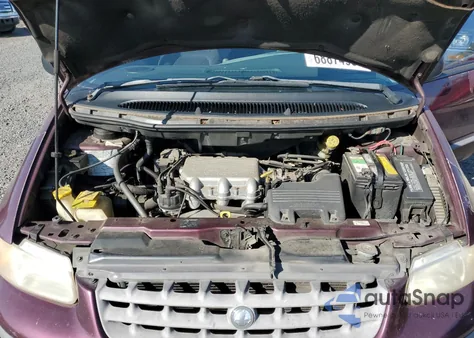 2000 Plymouth Grand Voyager z USA, uszkodzony, nr VIN 2P4GP2436YR630080